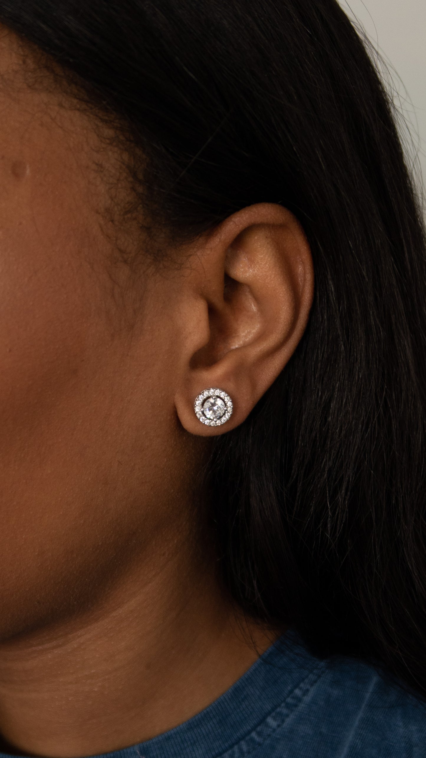 Chloe round stone stud earrings
